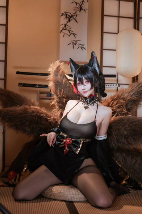 优雅与压迫感并存：rioko凉凉子碧蓝航线近江COS专业赏析