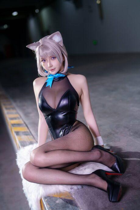 优雅如猫神秘如影：抱走莫子aCOS演绎兔女郎版本的琳妮特