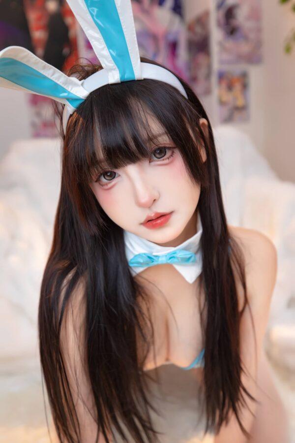 冰蓝甜感与冷感张力并存：神楽坂真冬雪糕兔女郎COS赏析