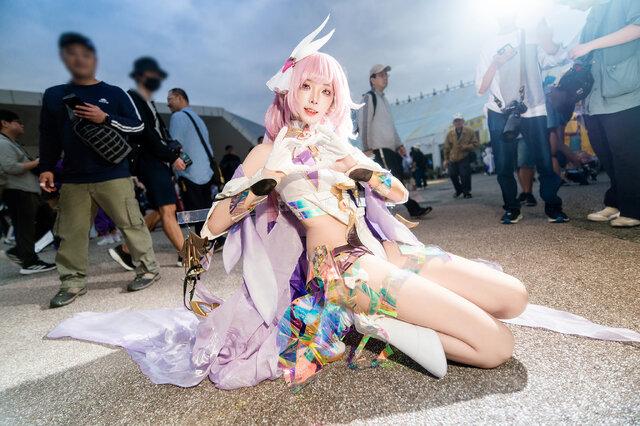 四巫日モミ爱莉希雅COS亮相台湾PF梦幻粉色妖精惊艳全场