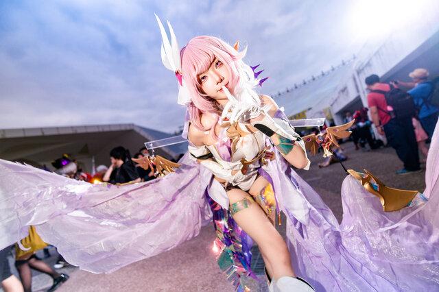 四巫日モミ爱莉希雅COS亮相台湾PF梦幻粉色妖精惊艳全场