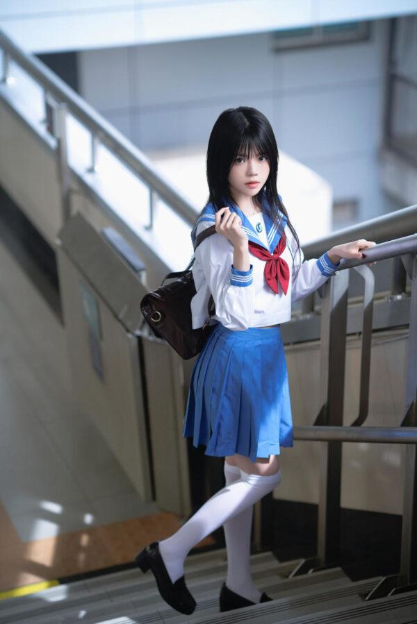 地铁空间里的青春叙事｜桜桃喵地铁JK制服COS氛围感赏析