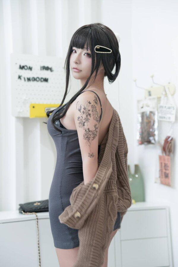 城市天台的战术玫瑰：yuuhui玉汇COS胜利女神D·杀手妻子