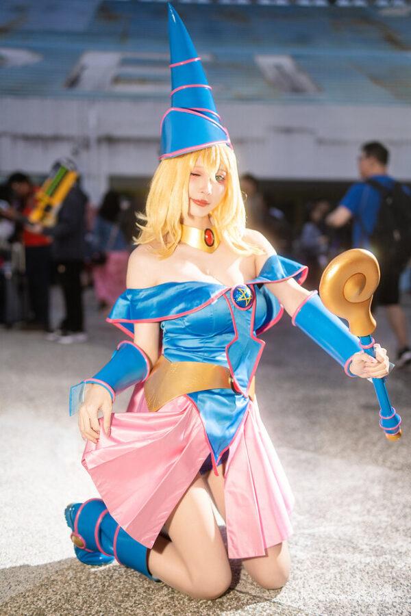 当魔法与笑容同框：餓小璇miuCOS游戏王黑魔导女孩的魅力