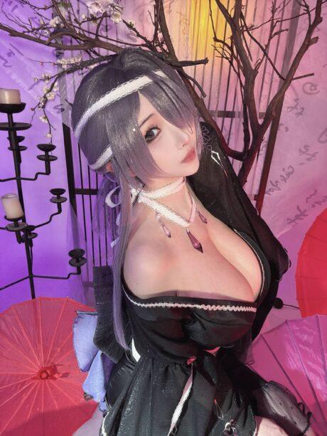 樱花与冷光下的重樱巫女：rioko凉凉子COS浅间的神性之美