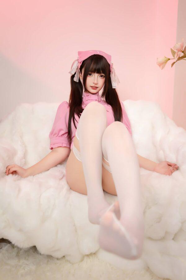 甜美与性感的完美融合：神楽坂真冬纯情护士COS二次元魅力