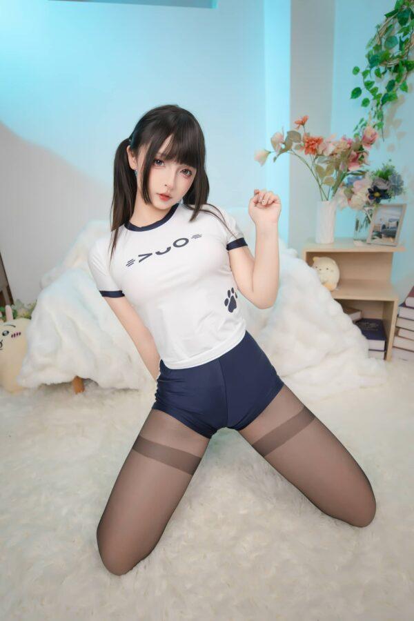 神楽坂真冬秘密体操服COS：展现女孩美丽与性感的完美演绎