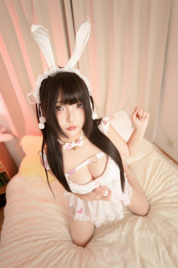 线条与氛围平衡术：神楽坂真冬丝袜兔绒COS镜头表现力解读