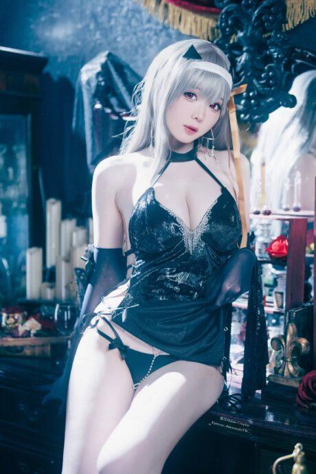 霜月shimo莫达尼亚COS：完美拿捏妮姬角色的悲剧与魅惑