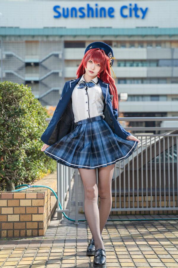 HoloLive宝钟玛琳COS：RihaAmase学院风造型惊艳池袋阳光城