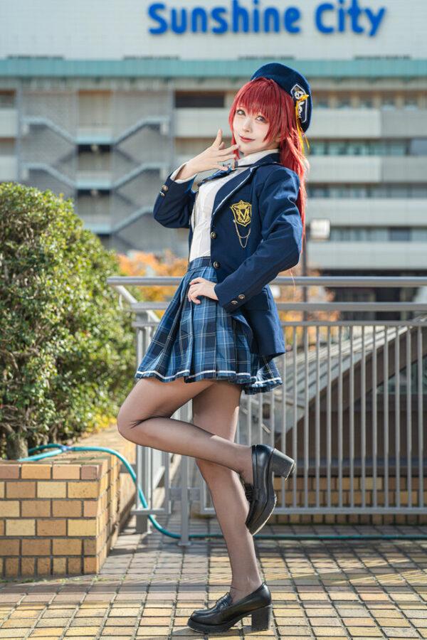 HoloLive宝钟玛琳COS：RihaAmase学院风造型惊艳池袋阳光城