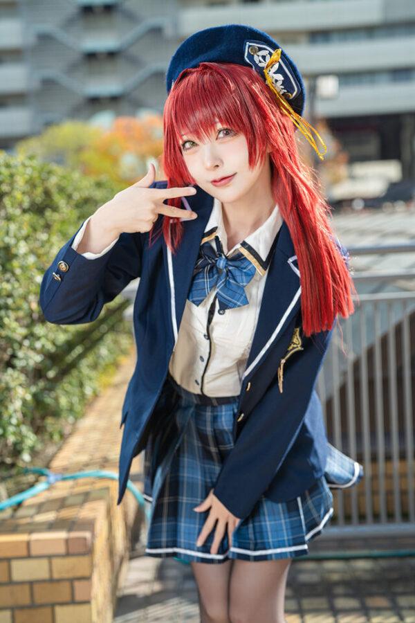 HoloLive宝钟玛琳COS：RihaAmase学院风造型惊艳池袋阳光城