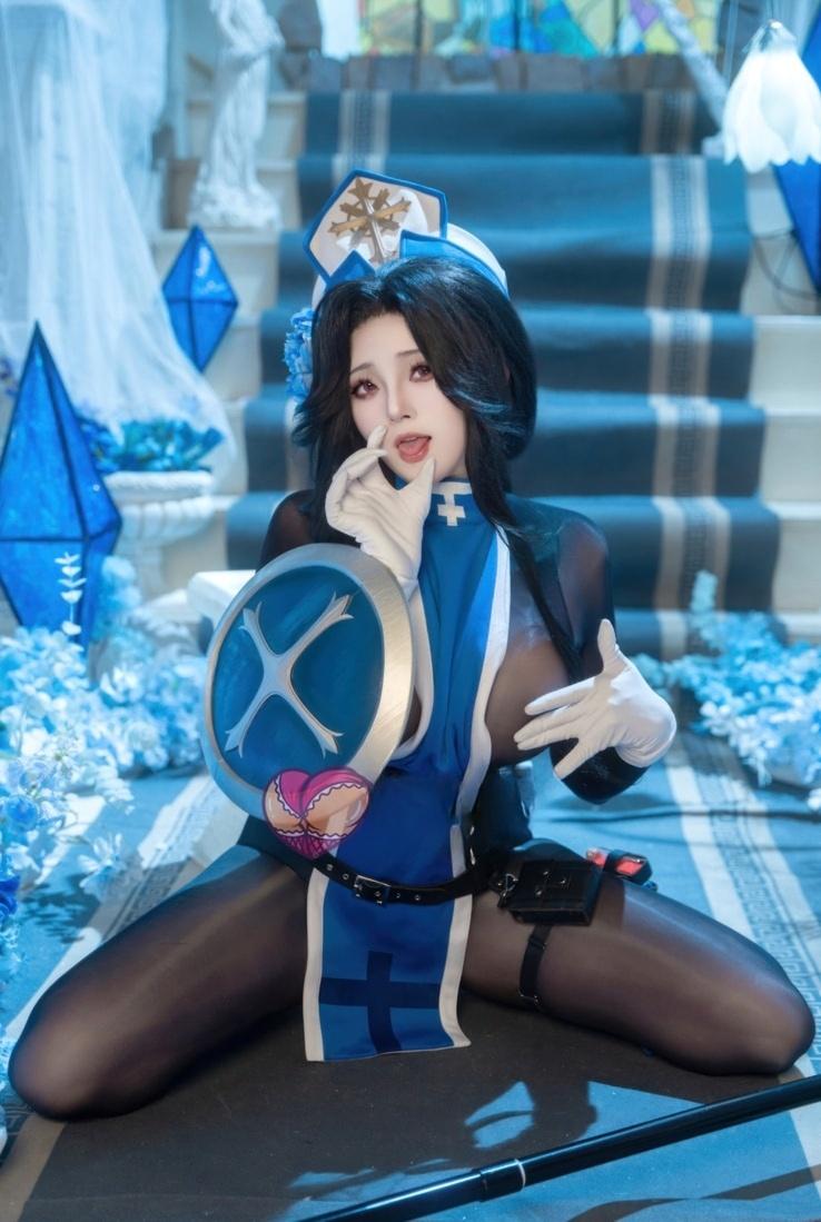 Natsuko夏夏子 – NIKKE胜利女神 梅登·冰玫瑰