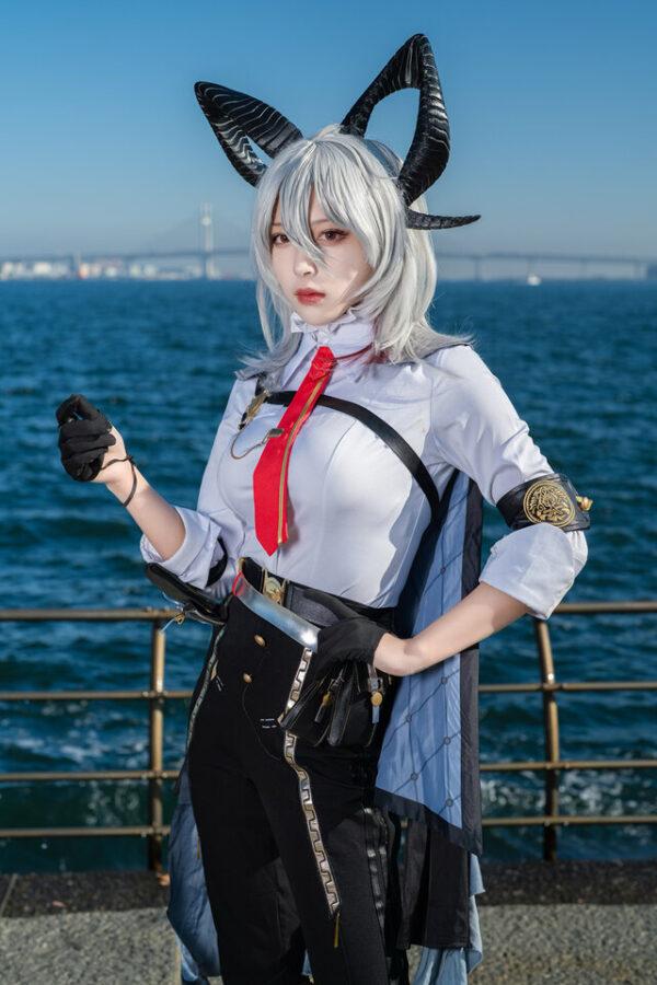 Rura高还原度海岸大片：鸣潮赞妮cos亮相横滨ANIMEK活动现场