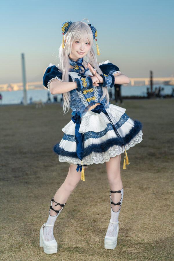 猫田Ashu亮相ANIMEK：蓝白中国风邂逅横滨海景的甜美瞬间