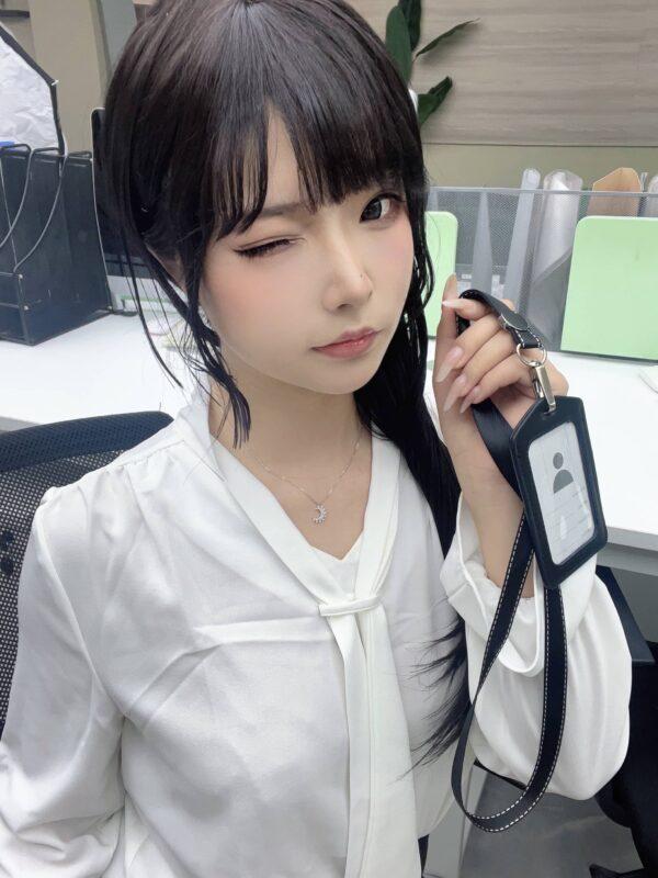 职场中的温柔力量：yuuhui玉汇完美展现秘书角色的多面魅力