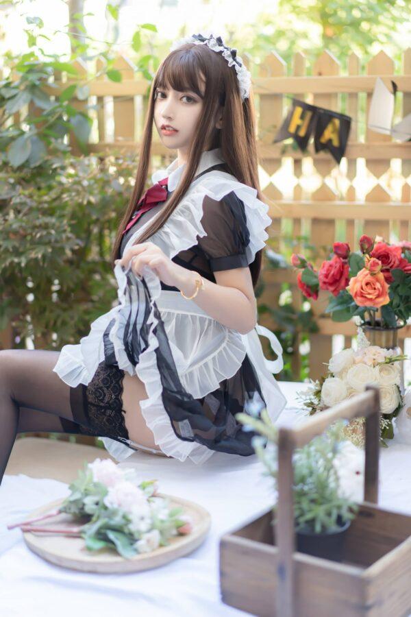 过期米线线喵透明女仆COS赏析：演绎优雅与性感的视觉盛宴