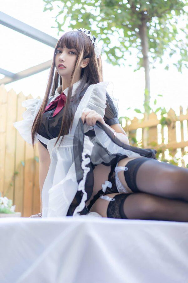 过期米线线喵透明女仆COS赏析：演绎优雅与性感的视觉盛宴