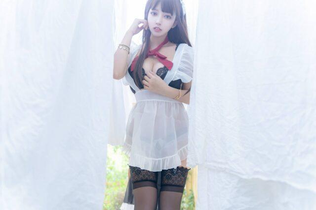 过期米线线喵透明女仆COS赏析：演绎优雅与性感的视觉盛宴