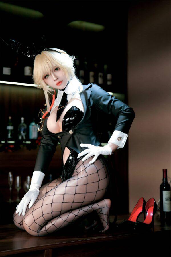 BANBANKO半半子兔女郎COS：演绎爱德的冷静掌控感与优雅