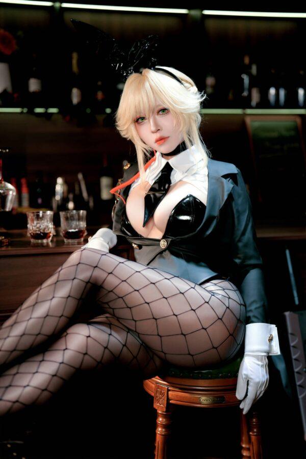 BANBANKO半半子兔女郎COS：演绎爱德的冷静掌控感与优雅