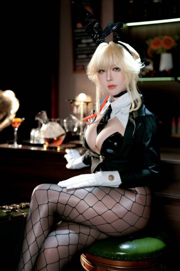 BANBANKO半半子兔女郎COS：演绎爱德的冷静掌控感与优雅