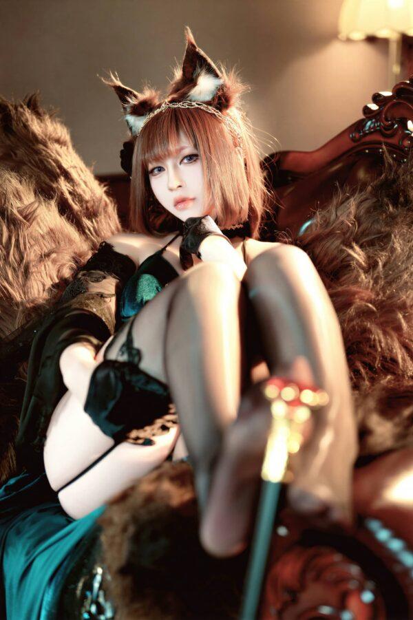 BANBANKO半半子天城COS：玉座落鸾的温柔统御与极致气场