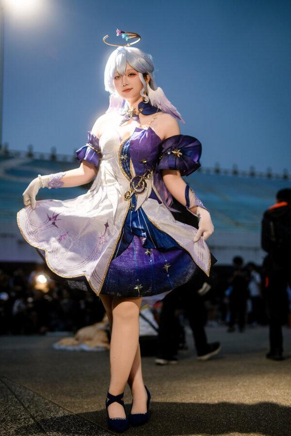 Heli_禾秝知更鸟COS｜演绎星穹铁道夜色舞台上的治愈天使