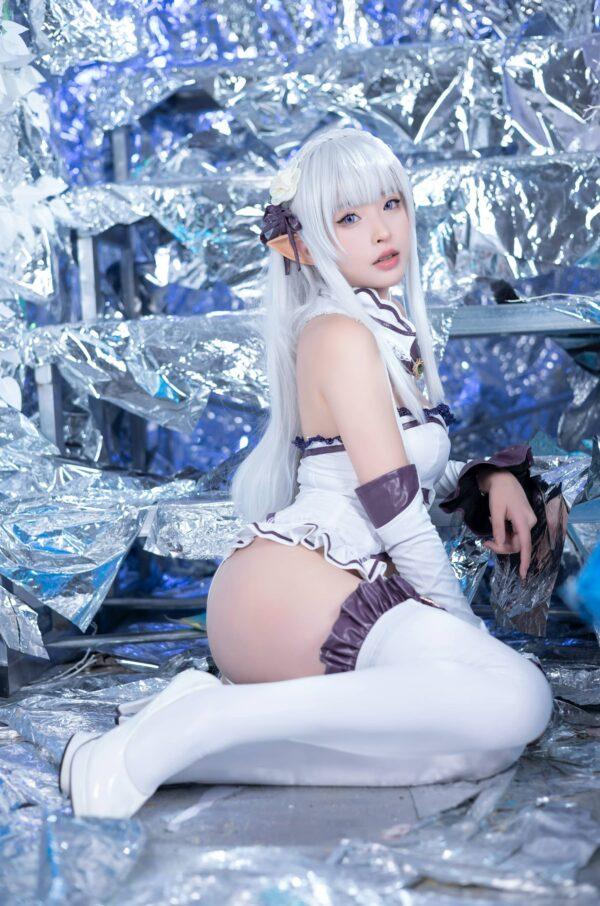 异世界生活艾米莉亚COS：清水由乃演绎精灵的温柔与距离感