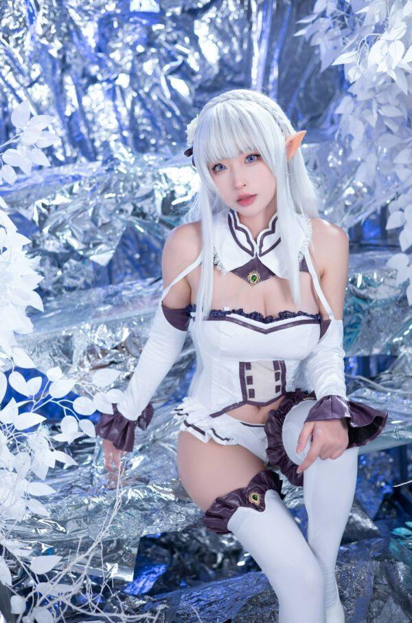 异世界生活艾米莉亚COS：清水由乃演绎精灵的温柔与距离感