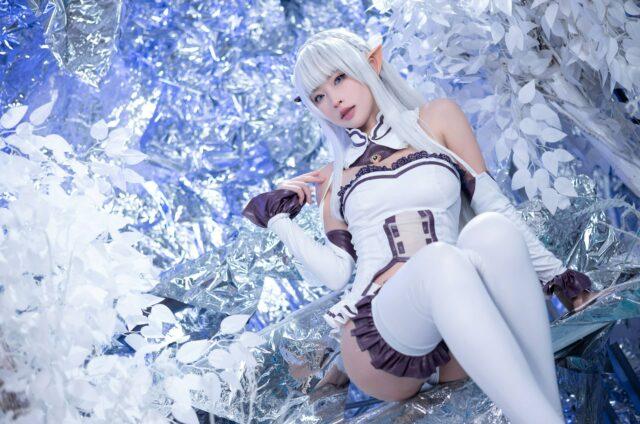 异世界生活艾米莉亚COS：清水由乃演绎精灵的温柔与距离感