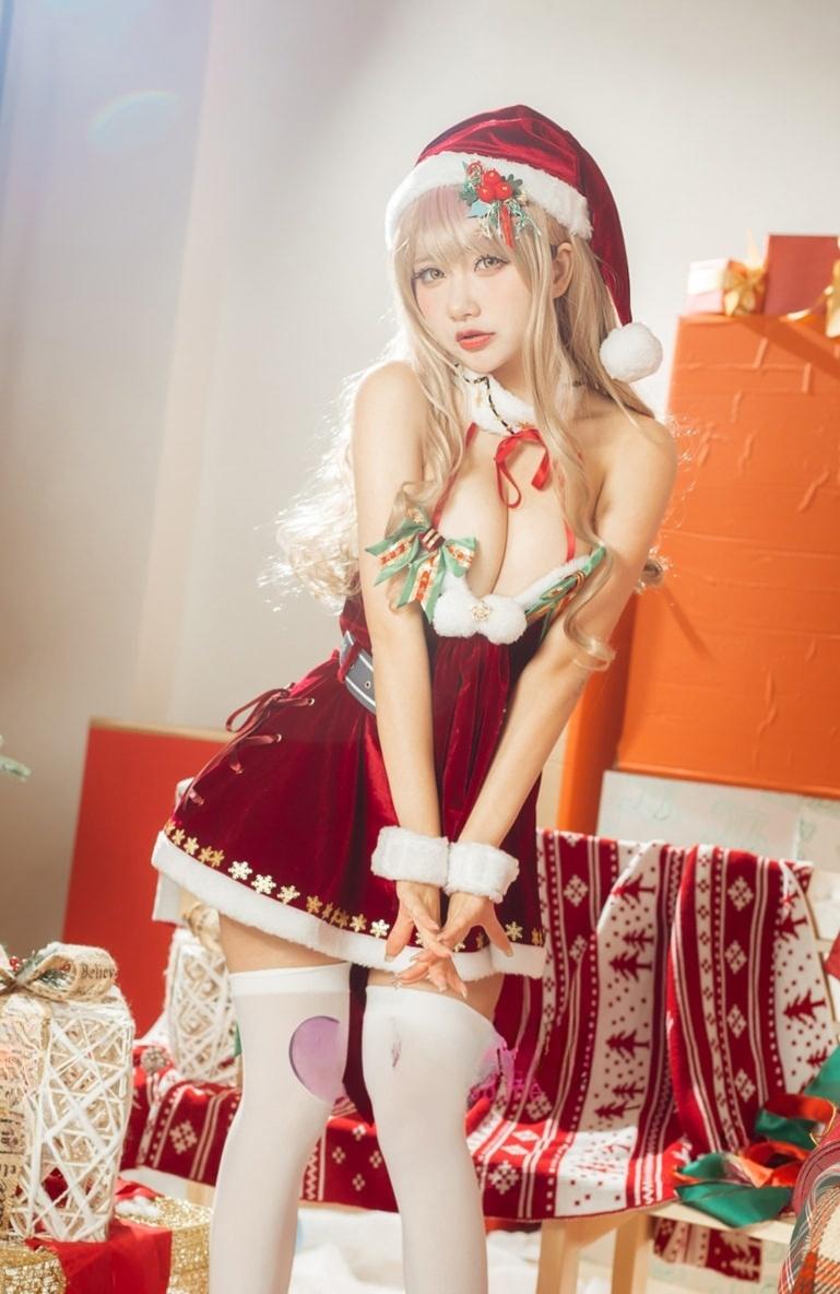 是一只熊仔吗 Nikke胜利女神 艾玛圣诞