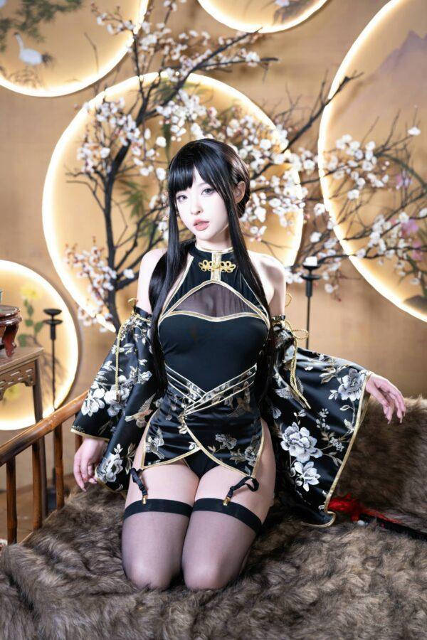 清水由乃金枝玉叶cos赏析：黑金旗袍丝袜演绎东方冷艳高级感