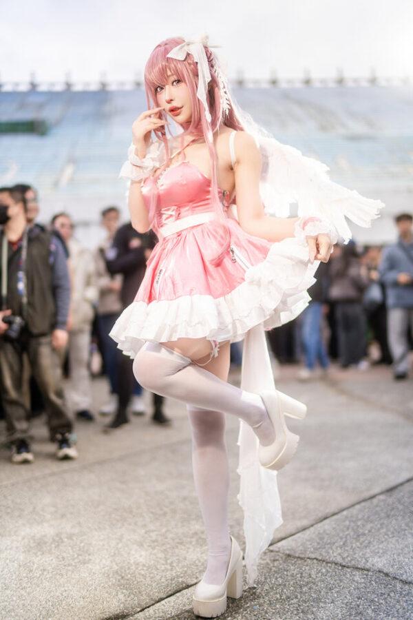 白田麻衣桃乐丝COS：胜利女神·妮姬的天使惊艳亮相FF现场
