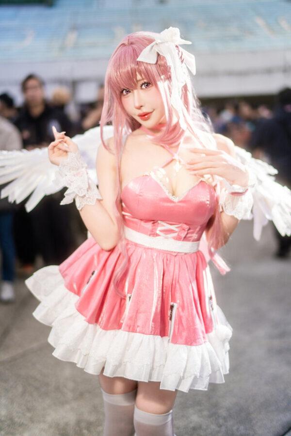白田麻衣桃乐丝COS：胜利女神·妮姬的天使惊艳亮相FF现场