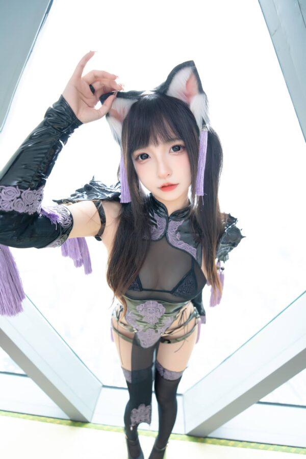 神楽坂真冬猫女旗袍COS：演绎黑紫旗袍下的灵动与危险气息