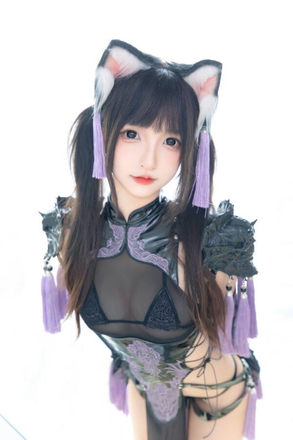 神楽坂真冬猫女旗袍COS：演绎黑紫旗袍下的灵动与危险气息
