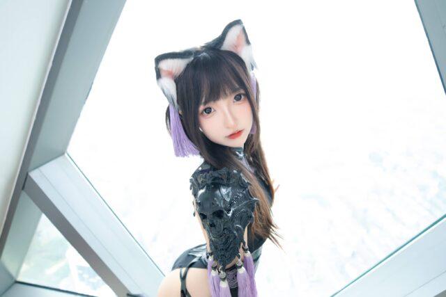 神楽坂真冬猫女旗袍COS：演绎黑紫旗袍下的灵动与危险气息