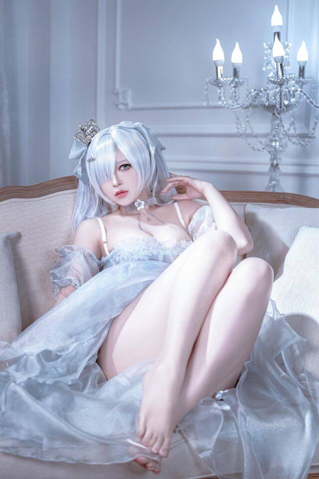 水晶公主版灰姑娘COS：半半子演绎胜利女神的纯欲美学巅峰