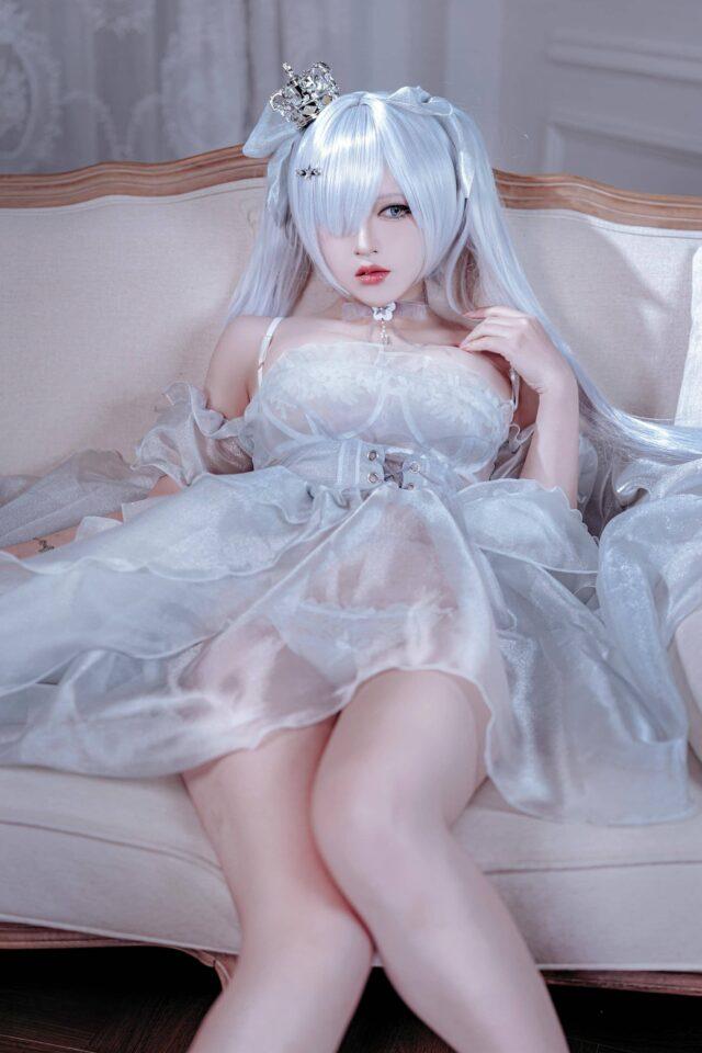 水晶公主版灰姑娘COS：半半子演绎胜利女神的纯欲美学巅峰