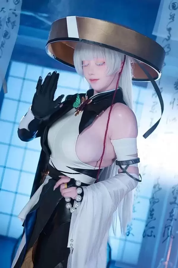 菌烨tako女神级COS作品曝光，艺术性感并存的顶级视觉盛宴