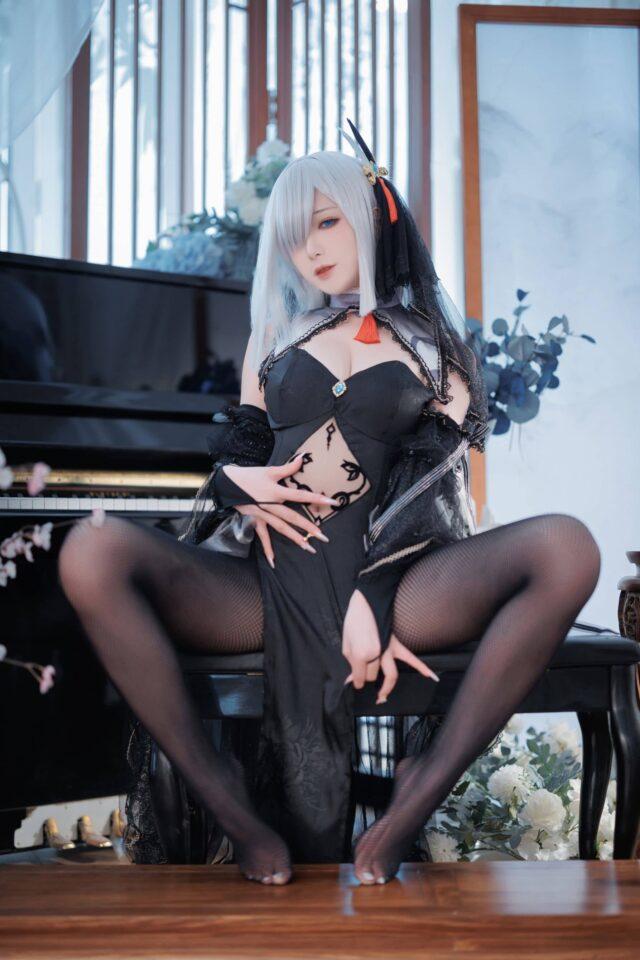 孤高之镜与凡尘华章：封疆疆v原神·申鹤cos同人礼服美学赏析
