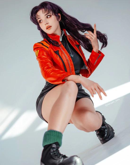 EVA老粉集体沦陷！Shirogane葛城美里COS经典大姐姐形象