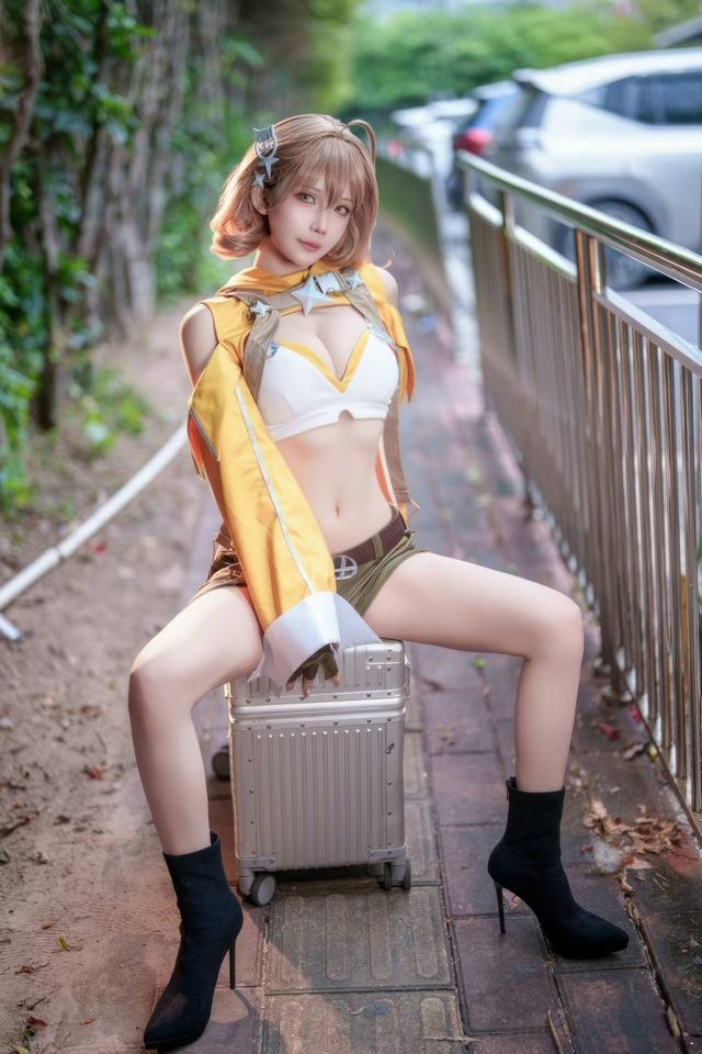 中岛莫之子i·阿妮斯COS赏析：诠释超级巨星版的元气少女魅力