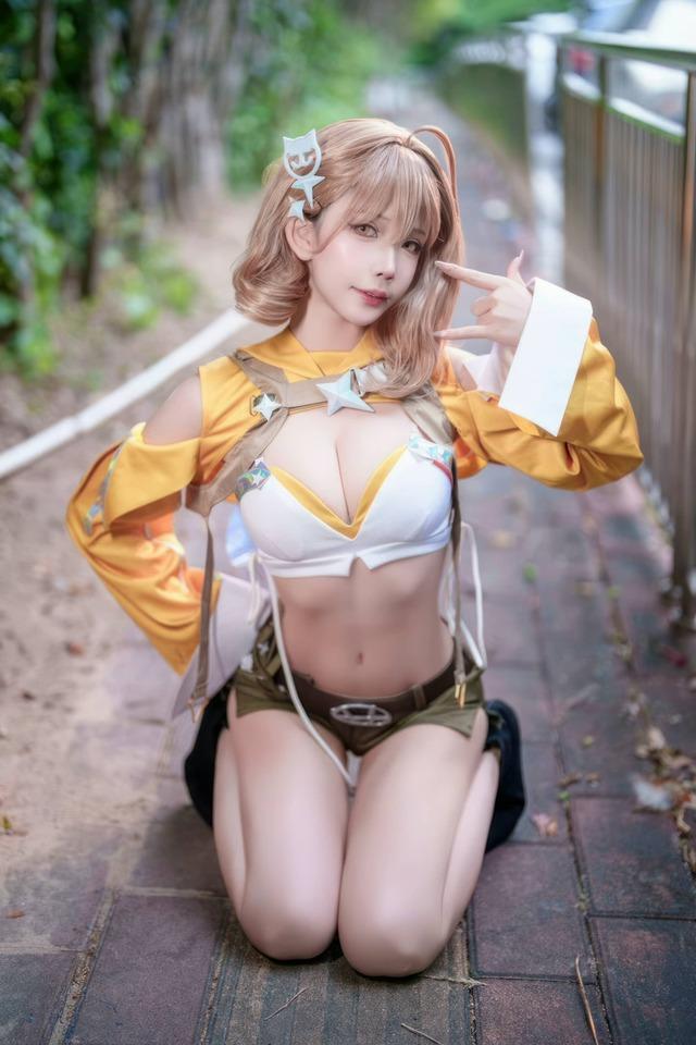 中岛莫之子i·阿妮斯COS赏析：诠释超级巨星版的元气少女魅力