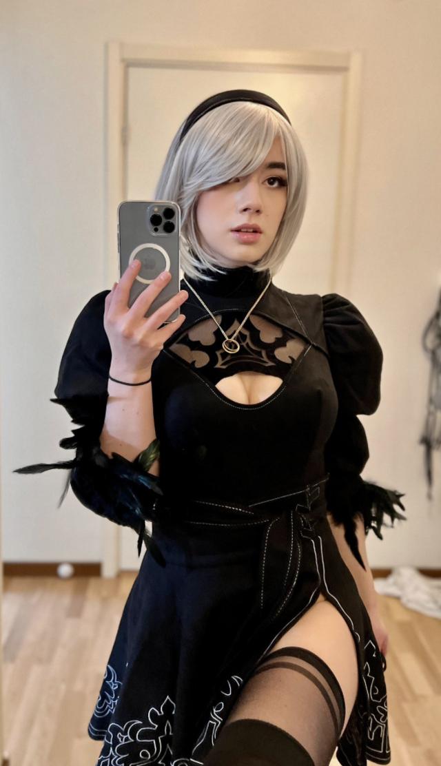 从冷艳2B到狂野战斧：游戏主播靠个性化cosplay玩转视觉美学