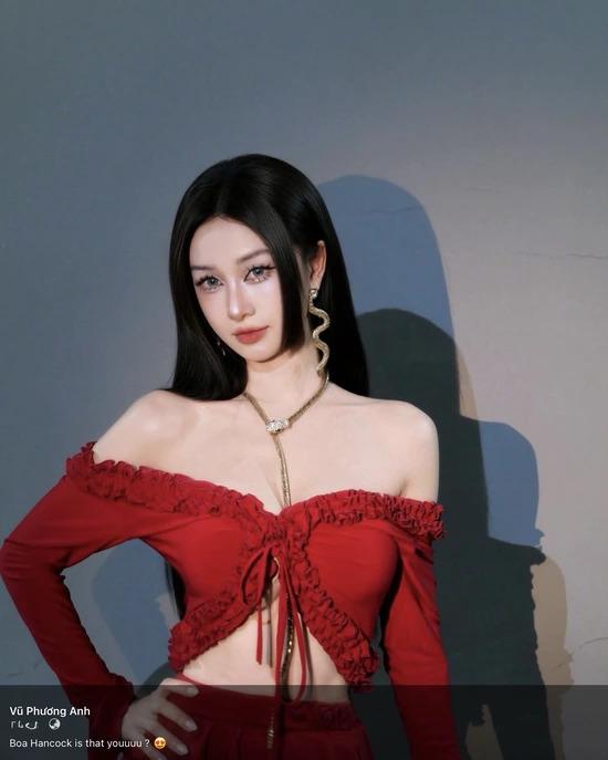 克制版波雅·汉库克COS赏析｜优雅气场与现代人像美学的诠释