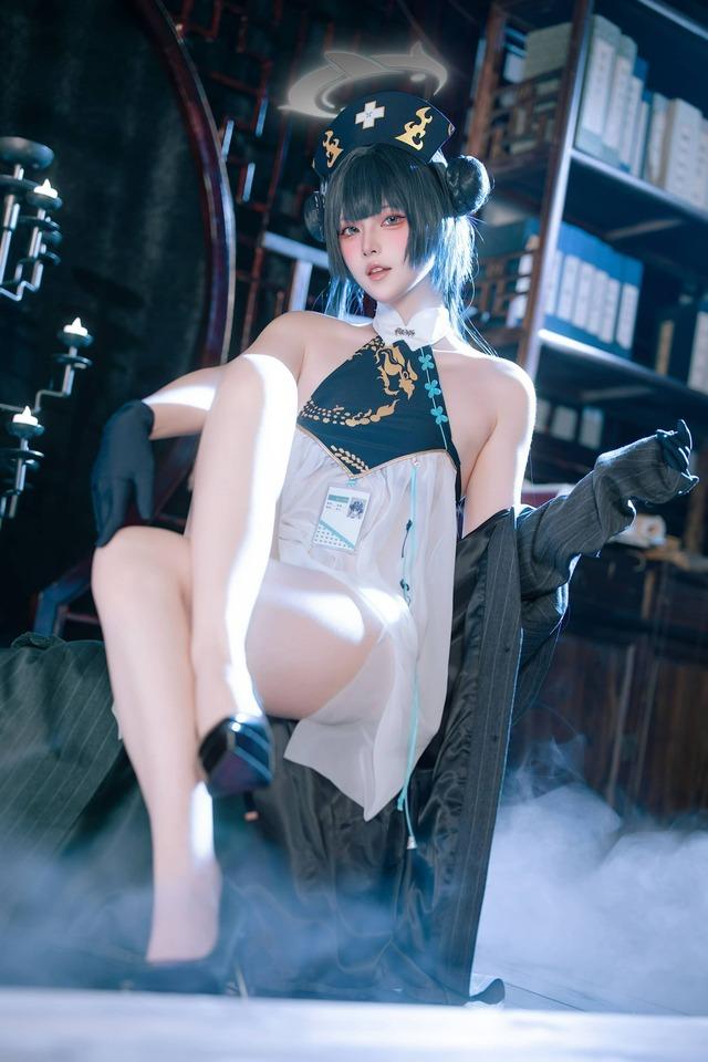 山海经会长的反差魅力！屿鱼Yukako妃咲COS冷艳制服天花板
