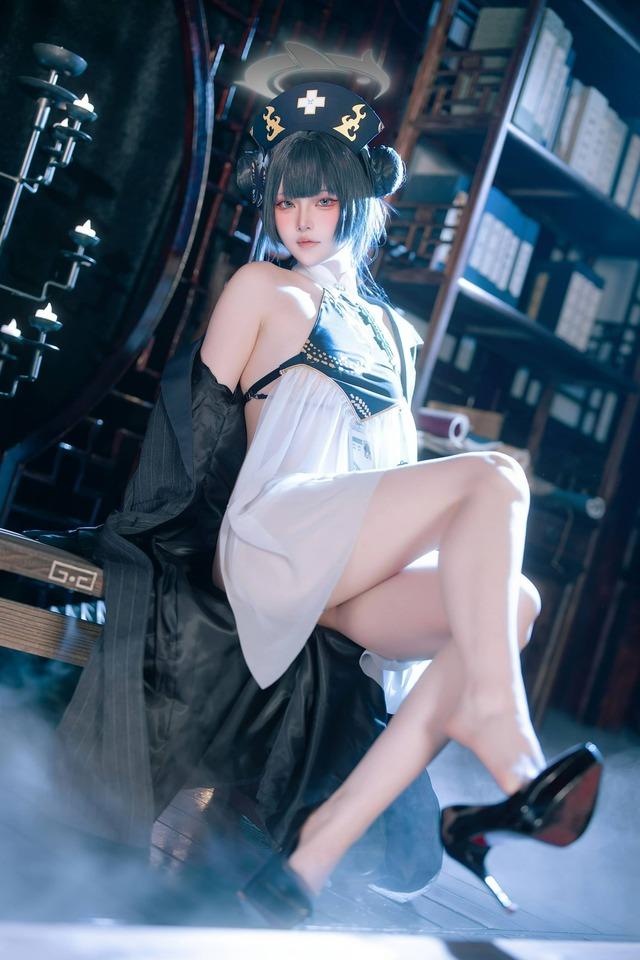 山海经会长的反差魅力！屿鱼Yukako妃咲COS冷艳制服天花板
