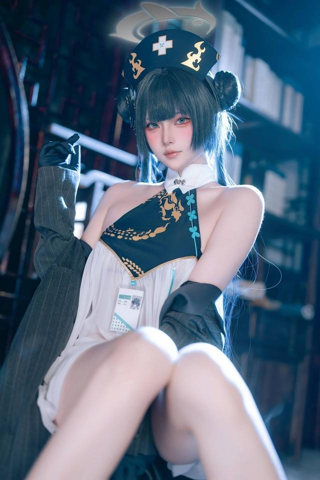 山海经会长的反差魅力！屿鱼Yukako妃咲COS冷艳制服天花板
